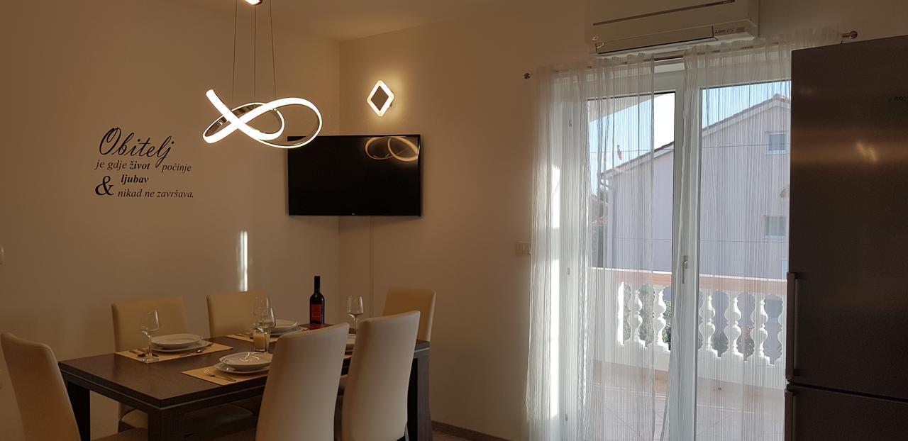 Apartmani Sanja Vrsi Buitenkant foto