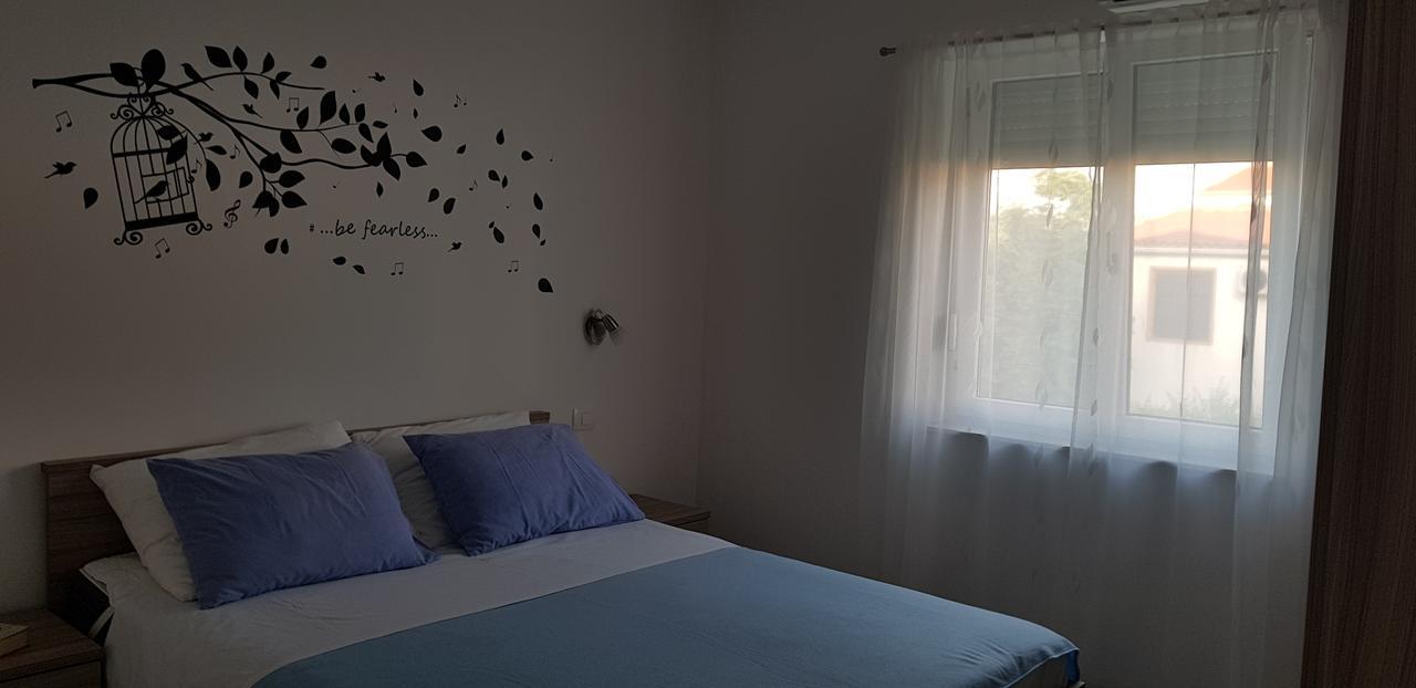 Apartmani Sanja Vrsi Buitenkant foto